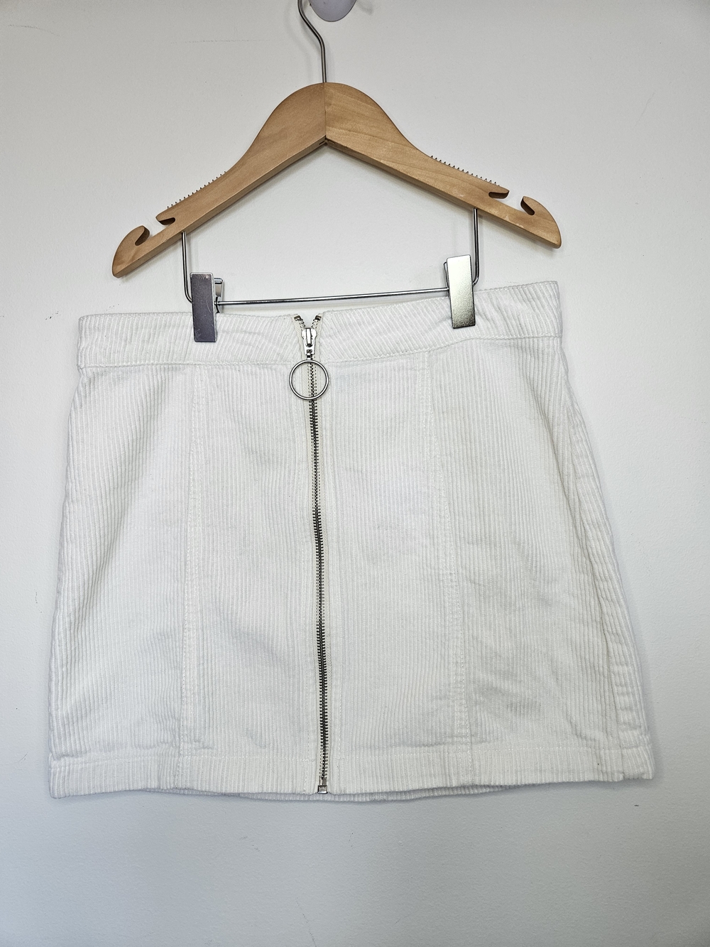 Forever 21 White Corduroy Mini Skirt Front Zip O-Ring Size Small🔥